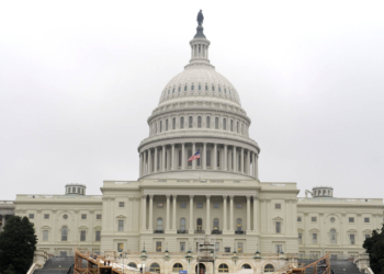 ABD Senatörü Lummis, Kongre’de Borç Arttırmayı Tartışırken Bitcoin için Tanrı’ya Şükür Dedi!