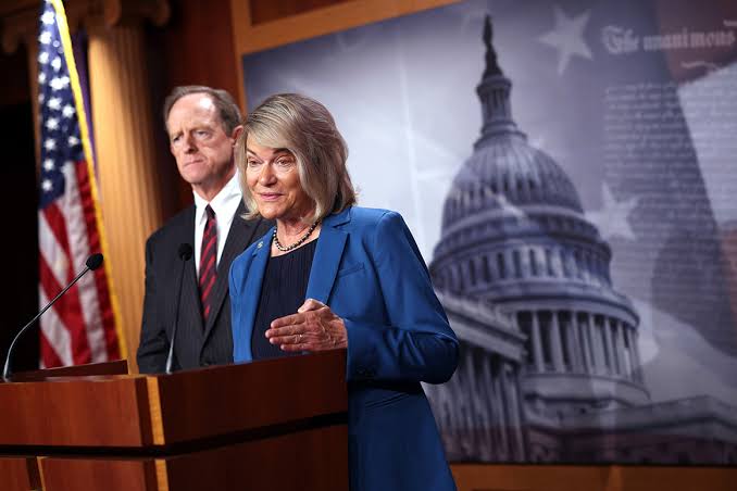 ABD’li Senatörler Cynthia Lummis ve Kirsten Gillibrand resmi olarak kripto para yasa tasarısını tanıttı. Tasarı vergi muafiyeti içeriyor.